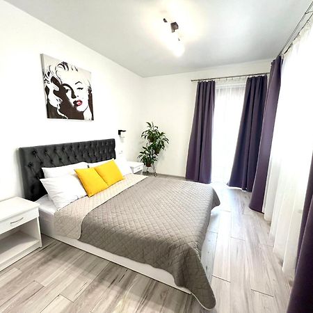 Osapart Comfortable Apartment In A Complex Great Britain Lviv Bagian luar foto