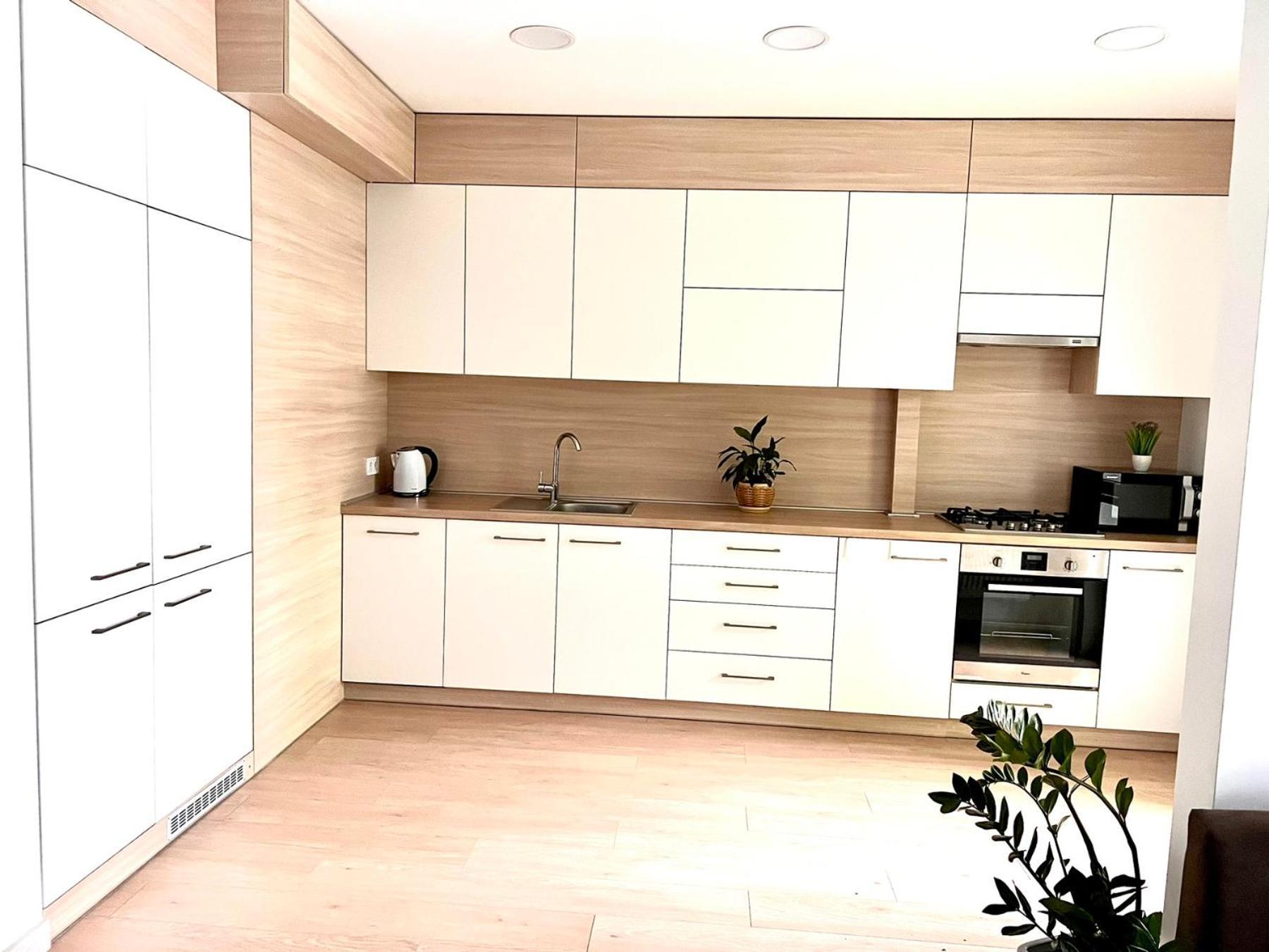 Osapart Comfortable Apartment In A Complex Great Britain Lviv Bagian luar foto